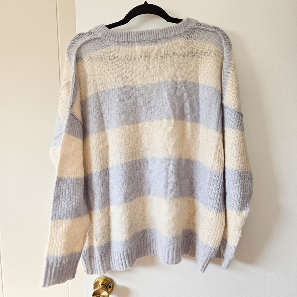 CJLA Rory Sweater Periwinkle Cream Fuzzy Light Knit Summer Beach Sweater S/M - Picture 7 of 9